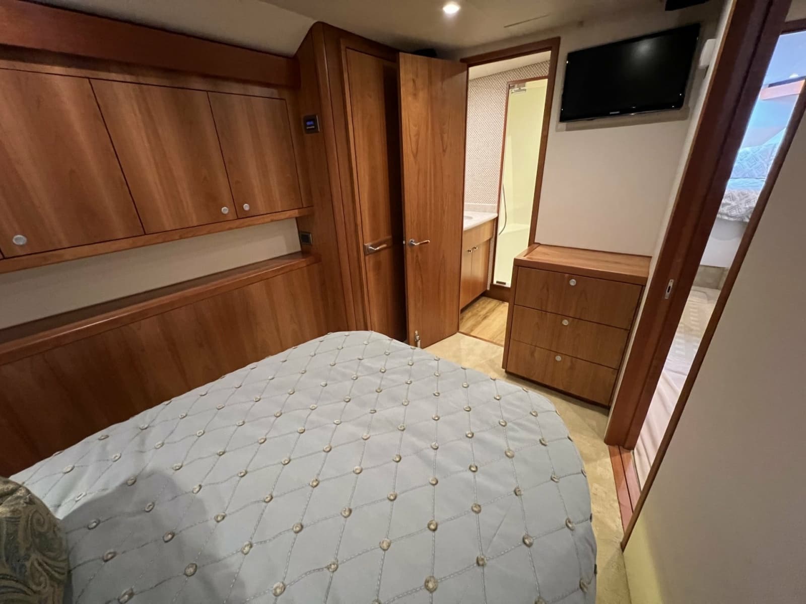 2013 Hatteras GT 54 - Photo 23