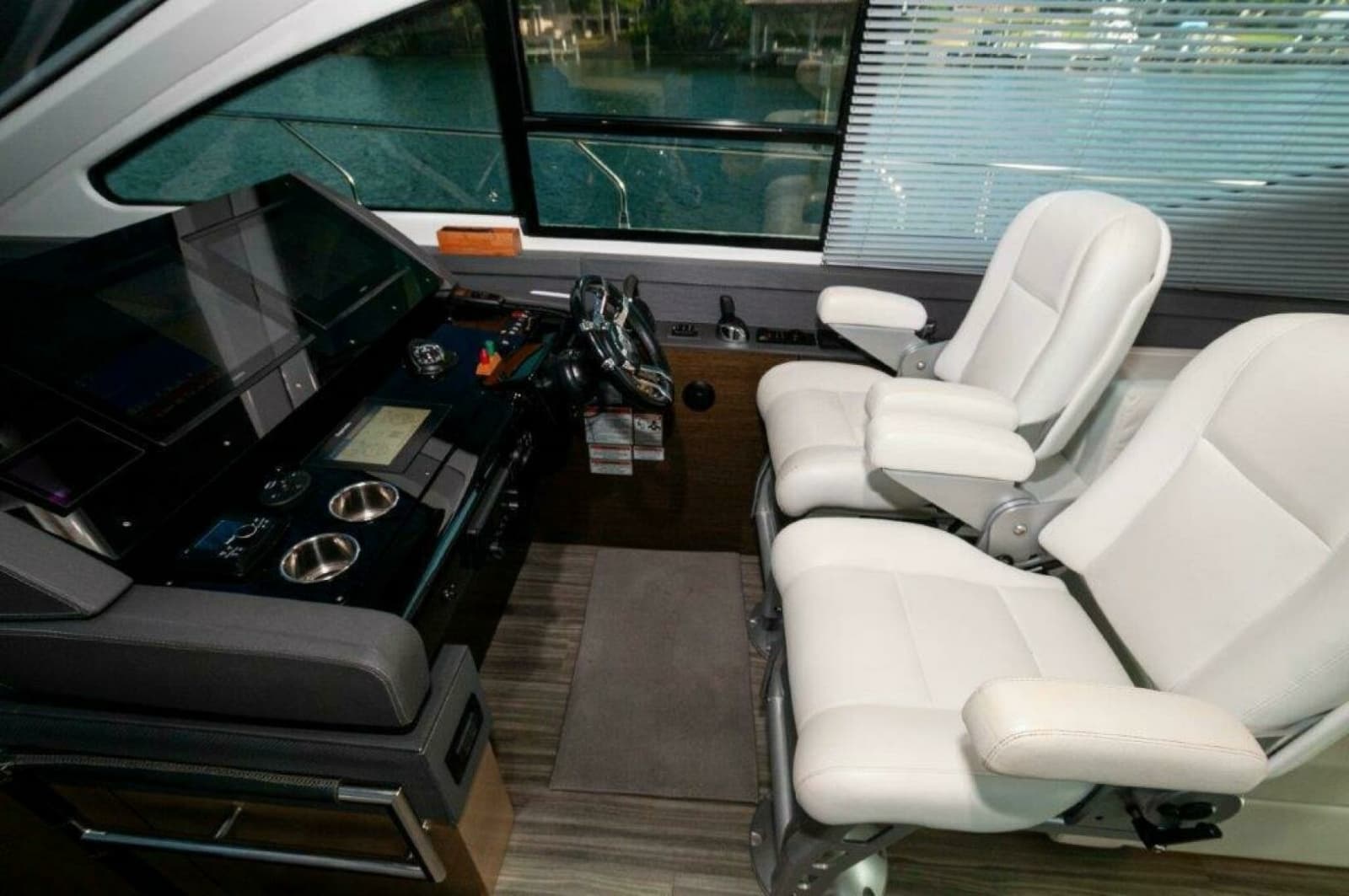 2019 Cruisers Yachts 60 Cantius - Photo 4