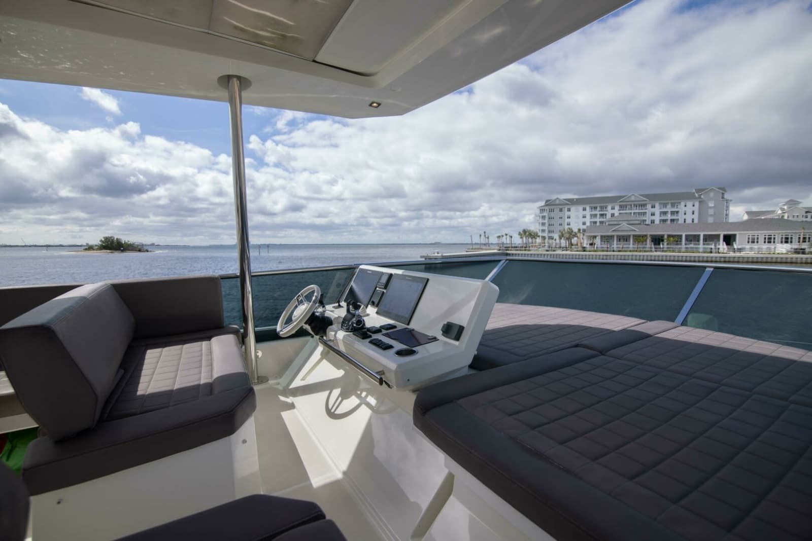 2018 Prestige 680 Flybridge - Photo 48