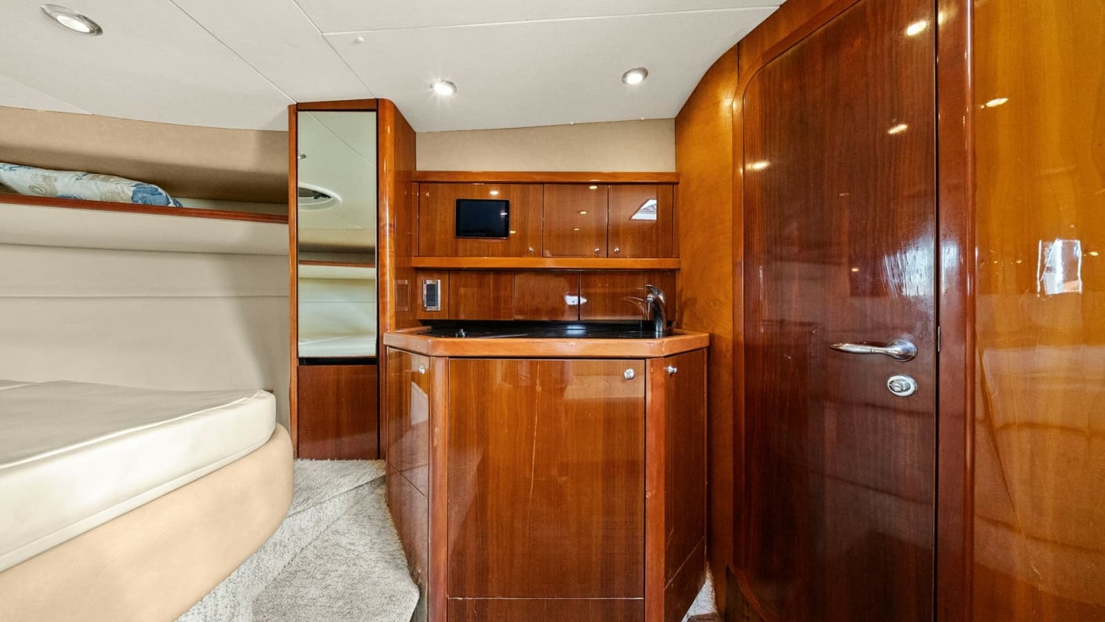 2005 Sunseeker 37 Sport Tower - Photo 17