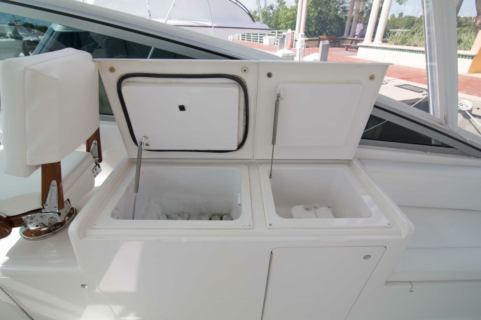2001 Viking 50 Express - Photo 37