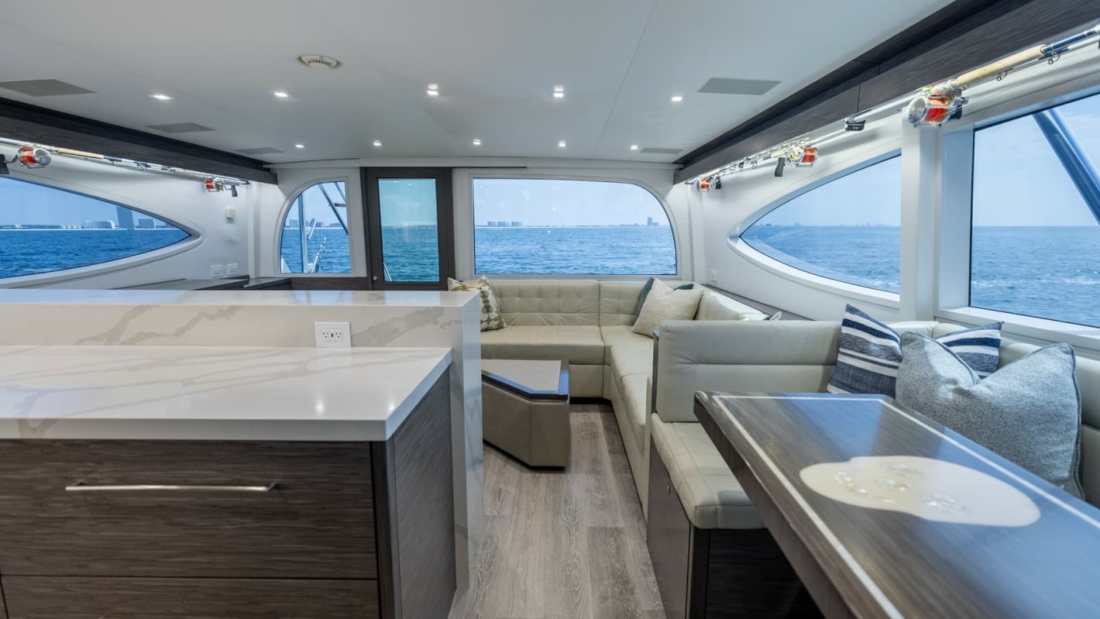 2021 Hatteras 65 GT - Photo 17