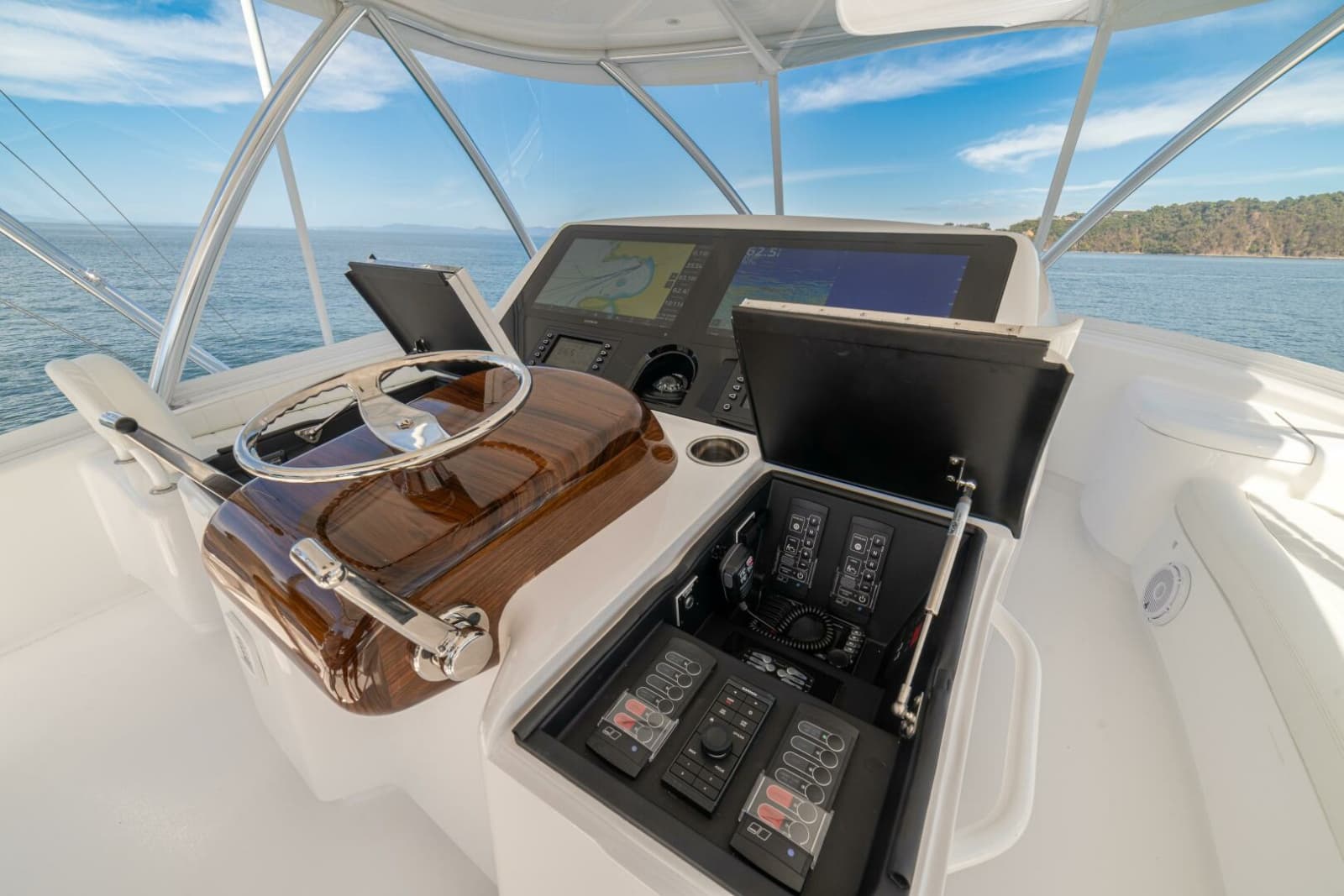 2025 Viking 58 Convertible - Photo 38