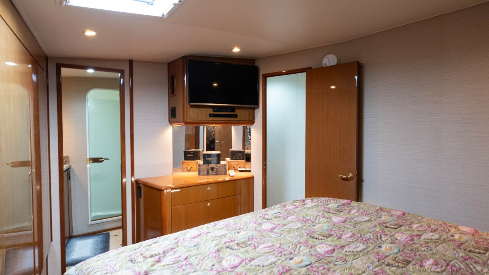 2001 Viking 65 Enclosed Bridge - Photo 24