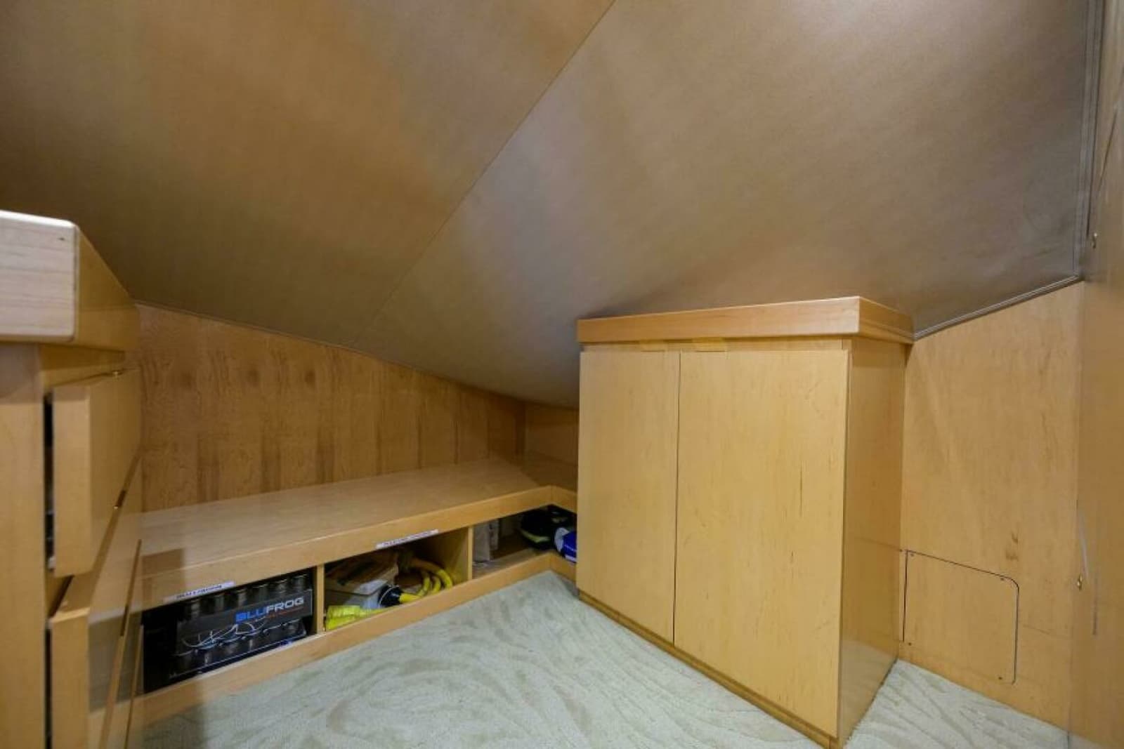 2013 Viking 82 Convertible - Photo 30