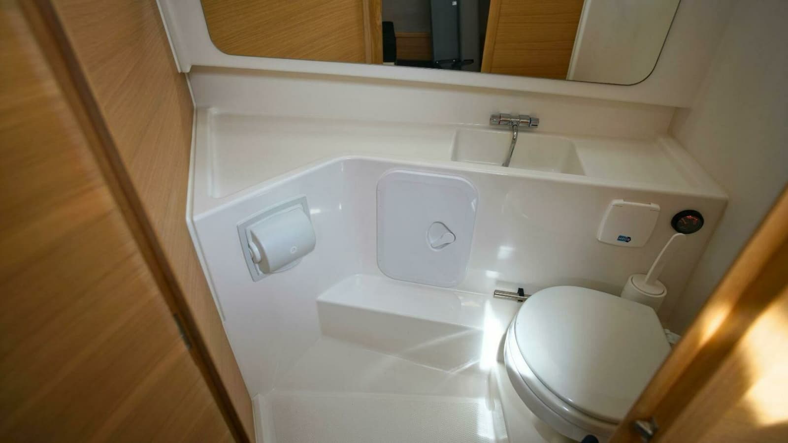 2024 Nimbus Tender 9 - Photo 17