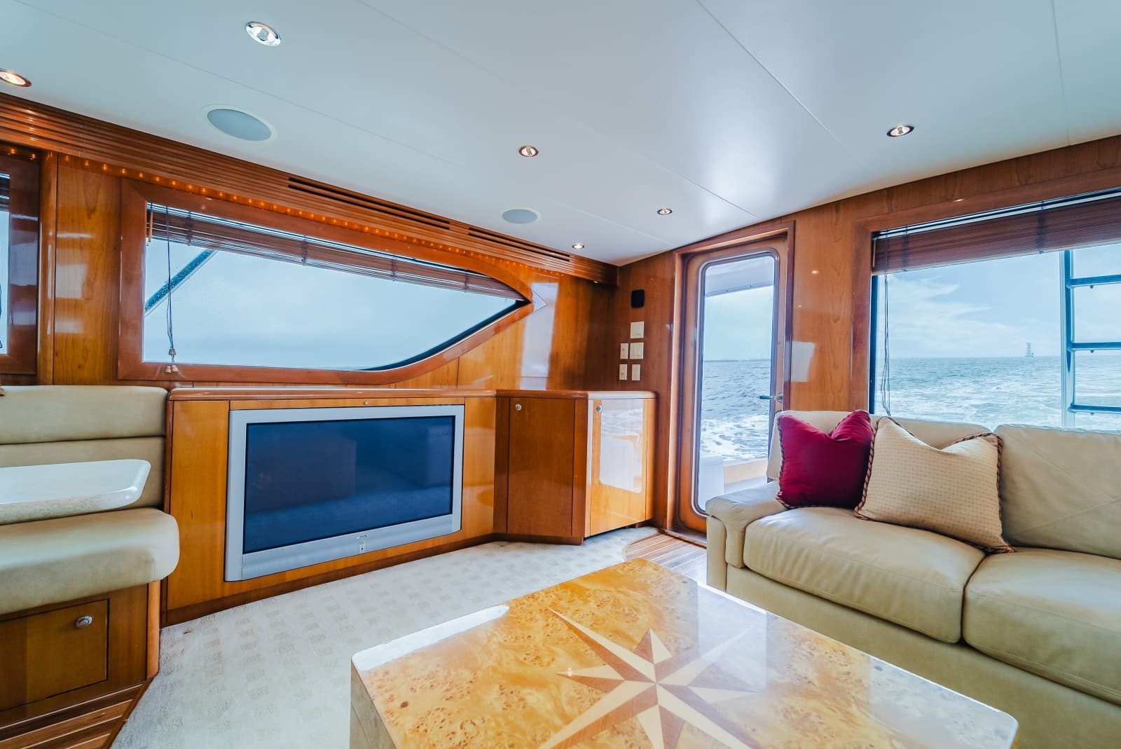 2005 Hatteras 60 Convertible - Photo 4