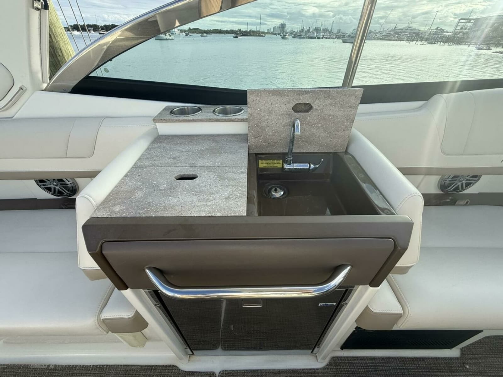 2016 Formula 330 Crossover Bowrider - Photo 26