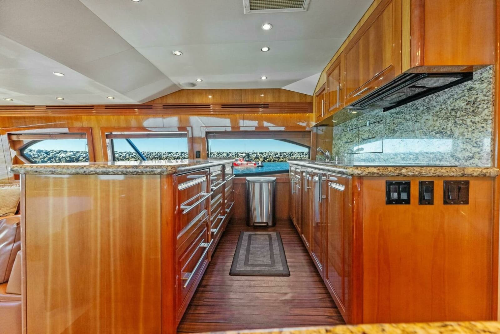 2007 Hatteras 64 Convertible - Photo 11