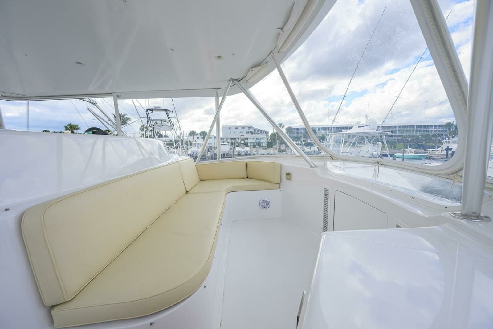 2004 Viking 56 Convertible - Photo 22
