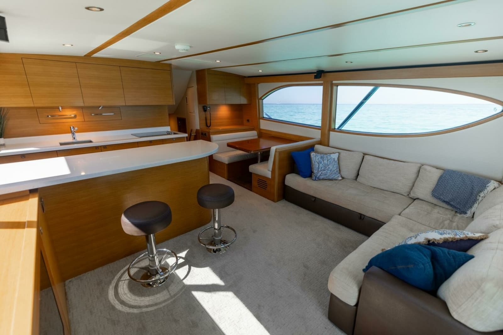 2016 Hatteras GT60 - Photo 6