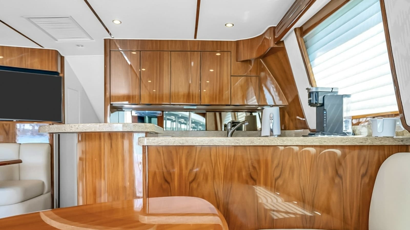 2021 Viking 48 Convertible - Photo 5