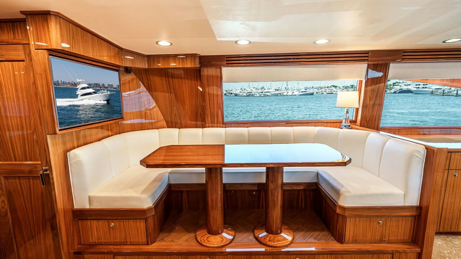 2019 Viking 80 Skybridge - Photo 16
