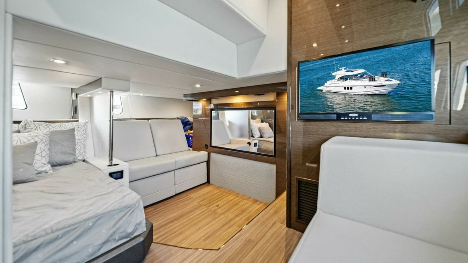 2019 Cruisers Yachts 45 Cantius - Photo 97