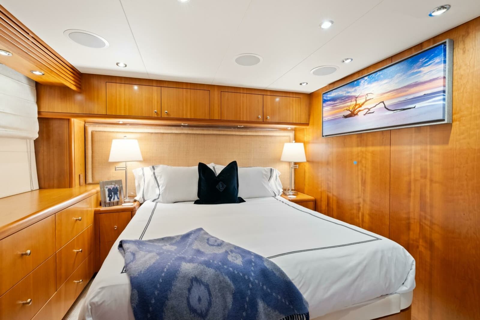 2005 Hatteras 100 Motor Yacht - Photo 13