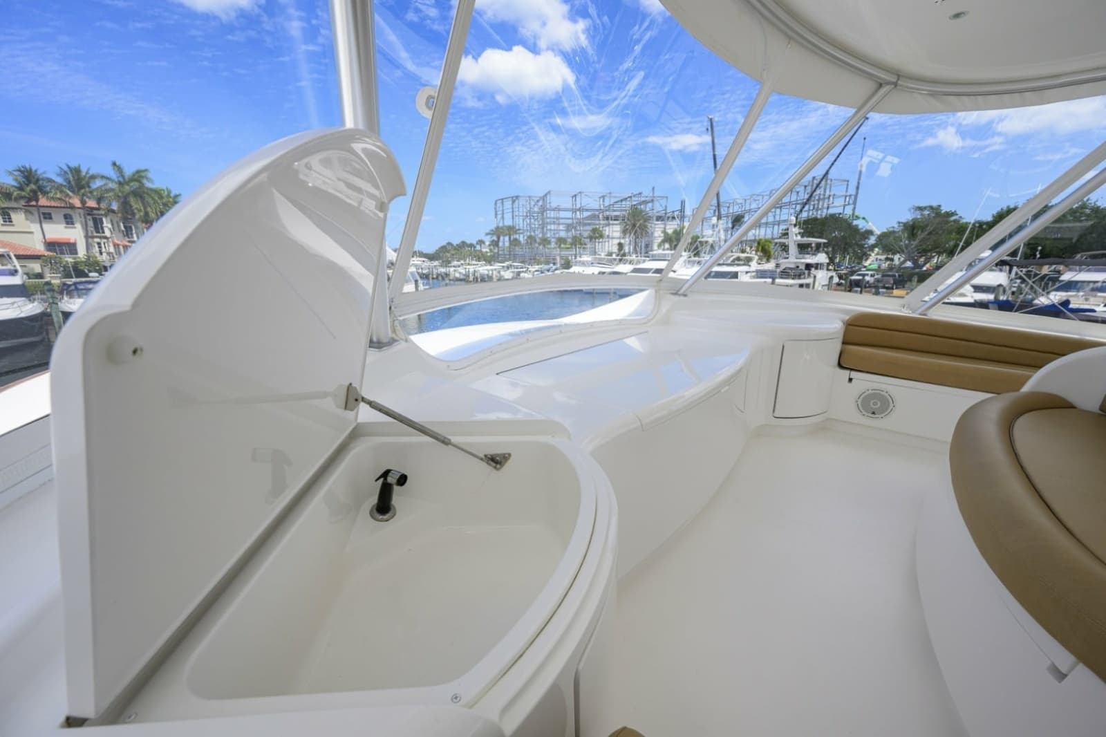 2014 Viking 70 Convertible - Photo 28
