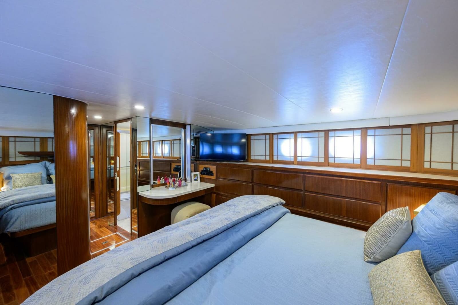 1991 Hatteras 78 Cockpit Motor Yacht - Photo 12