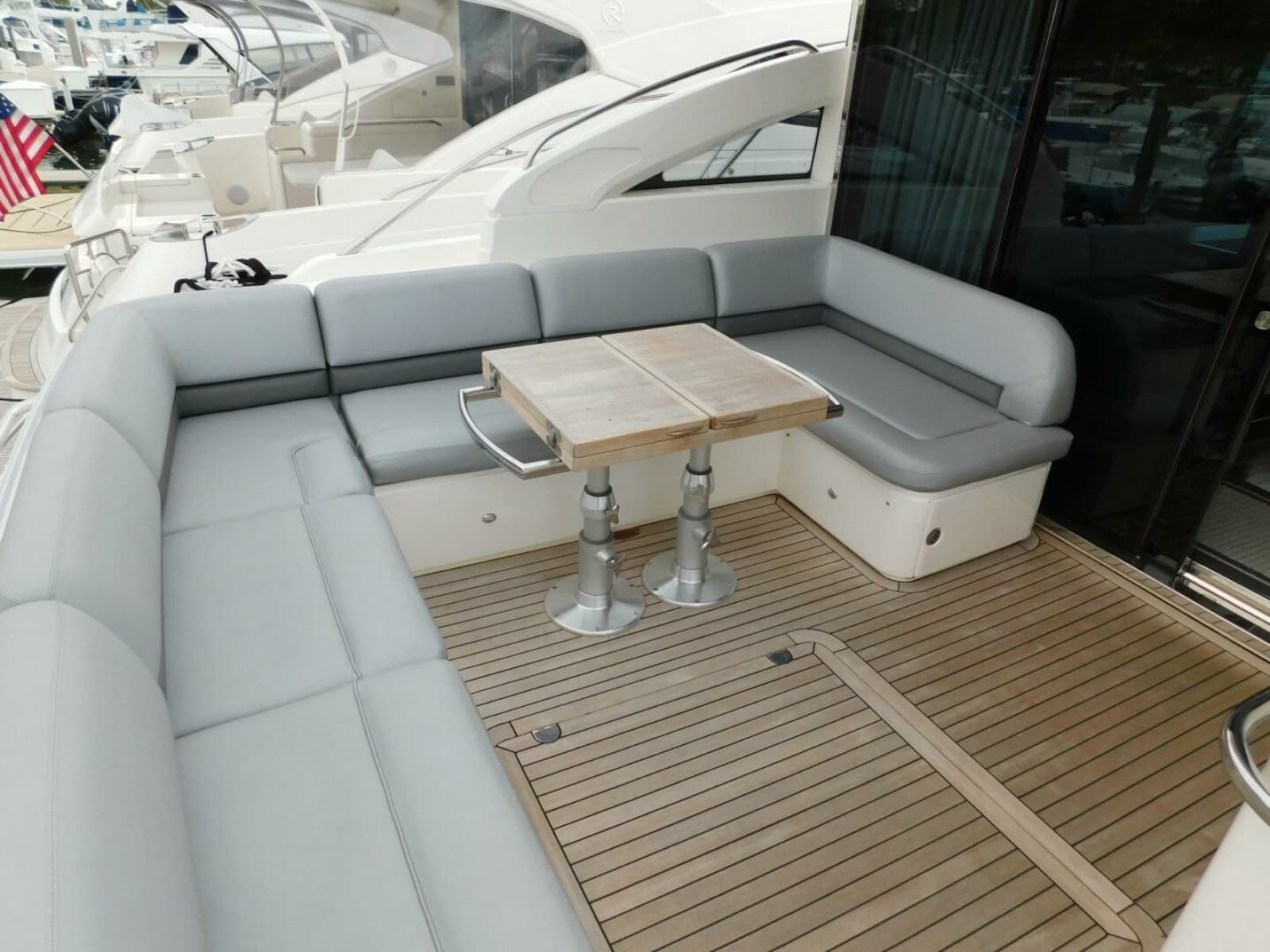 2011 Princess V52 - Photo 7