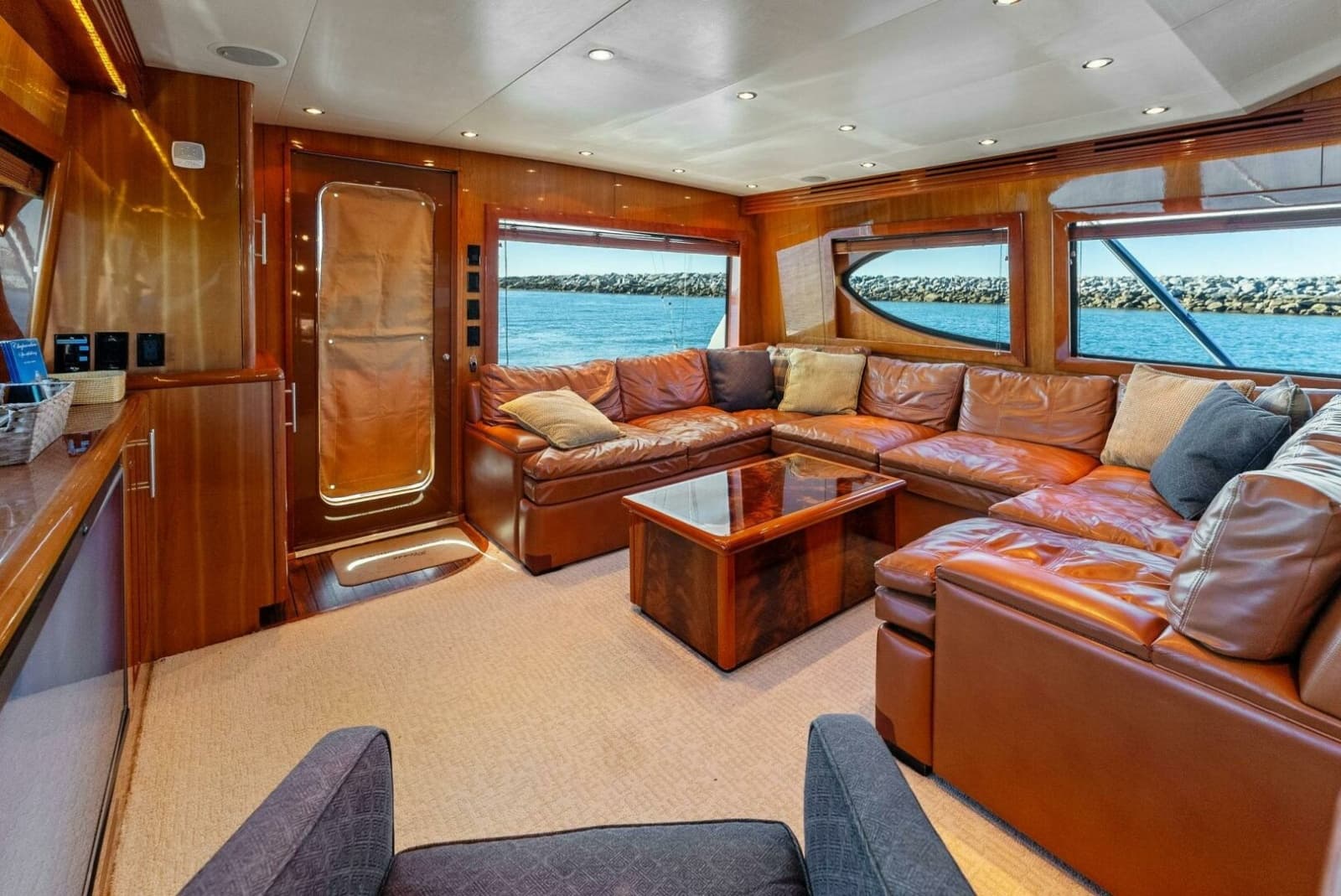2007 Hatteras 64 Convertible - Photo 9