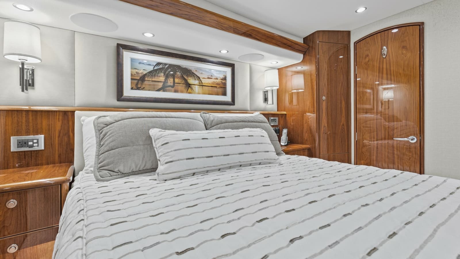 2022 Viking 58 Convertible - Photo 20