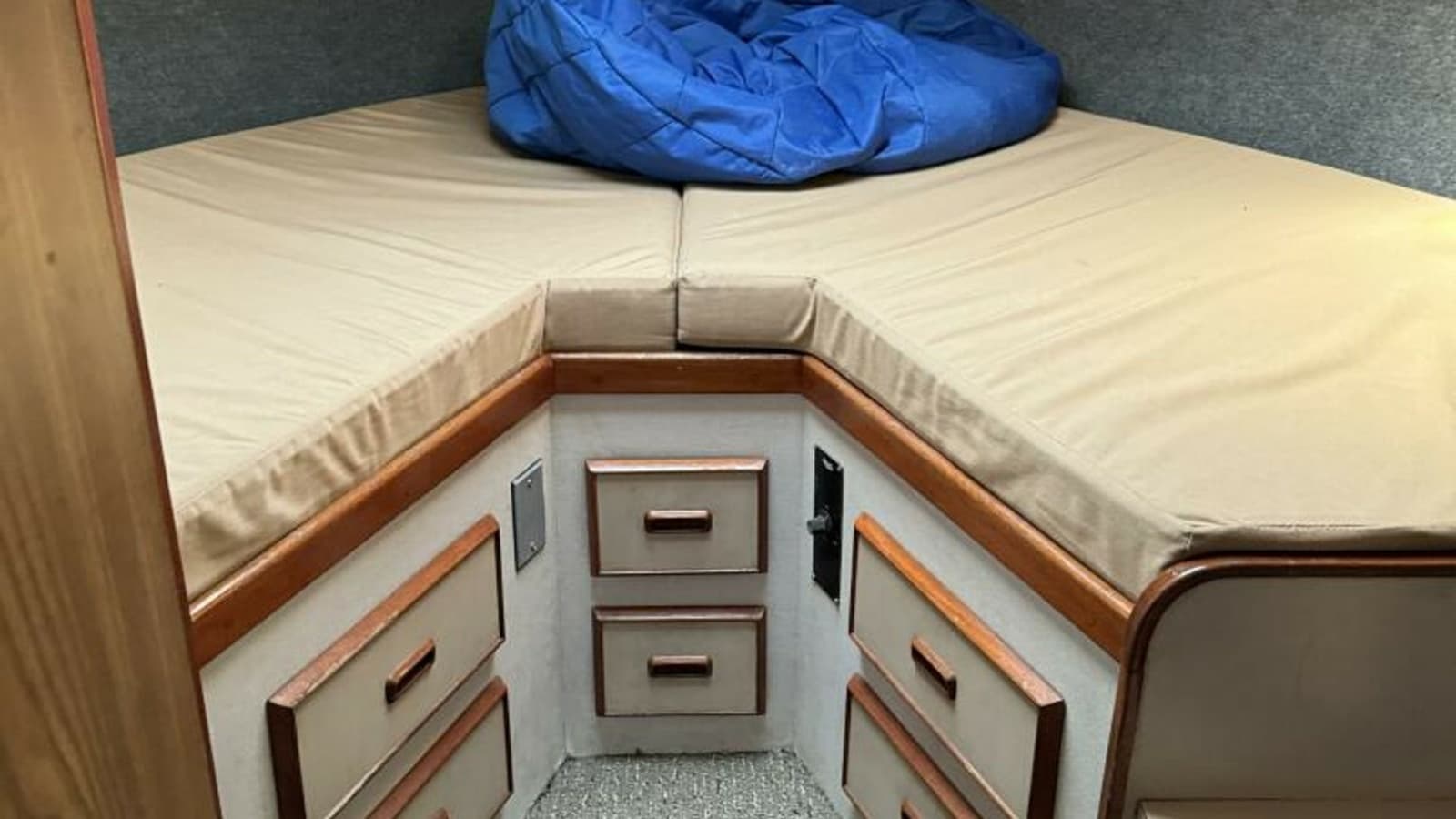 1983 Bertram 385 Convertible - Photo 9