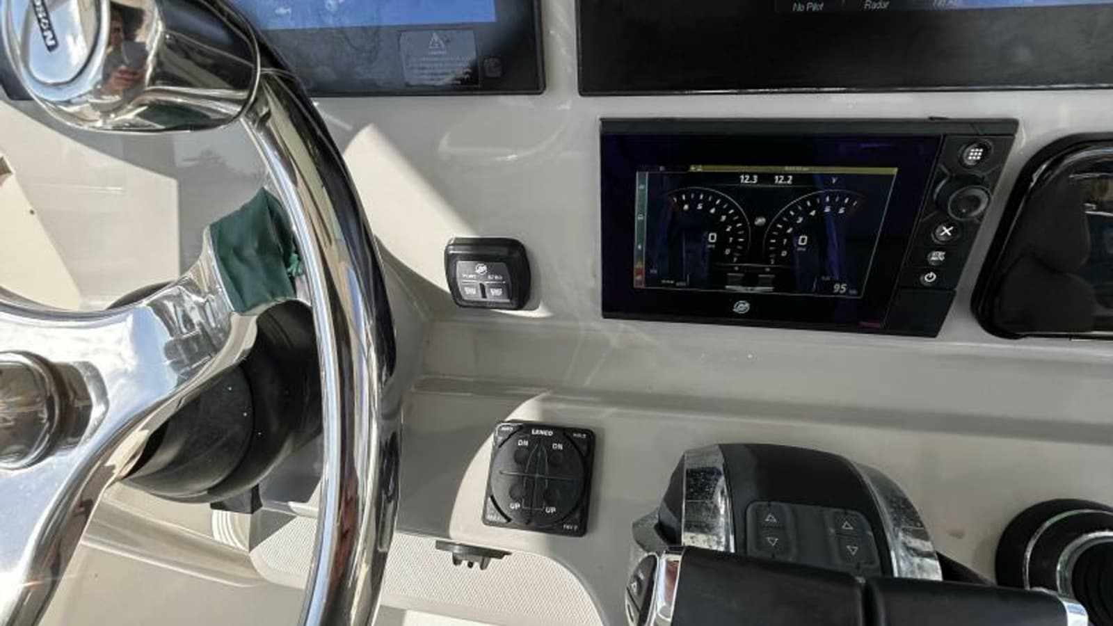 2017 Boston Whaler 330 Outrage - Photo 9