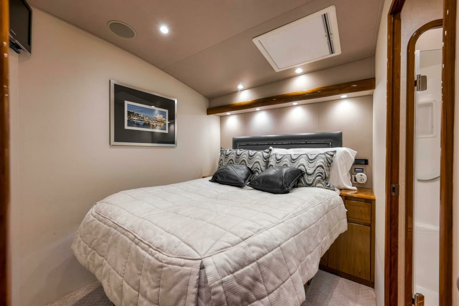 2011 Viking 76 Enclosed Bridge - Photo 75
