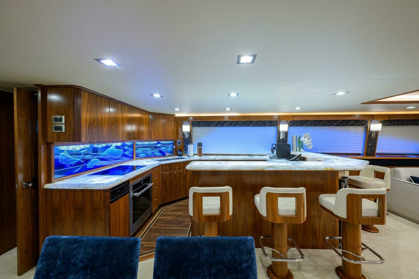 2020 Viking 92 Enclosed Bridge - Photo 6