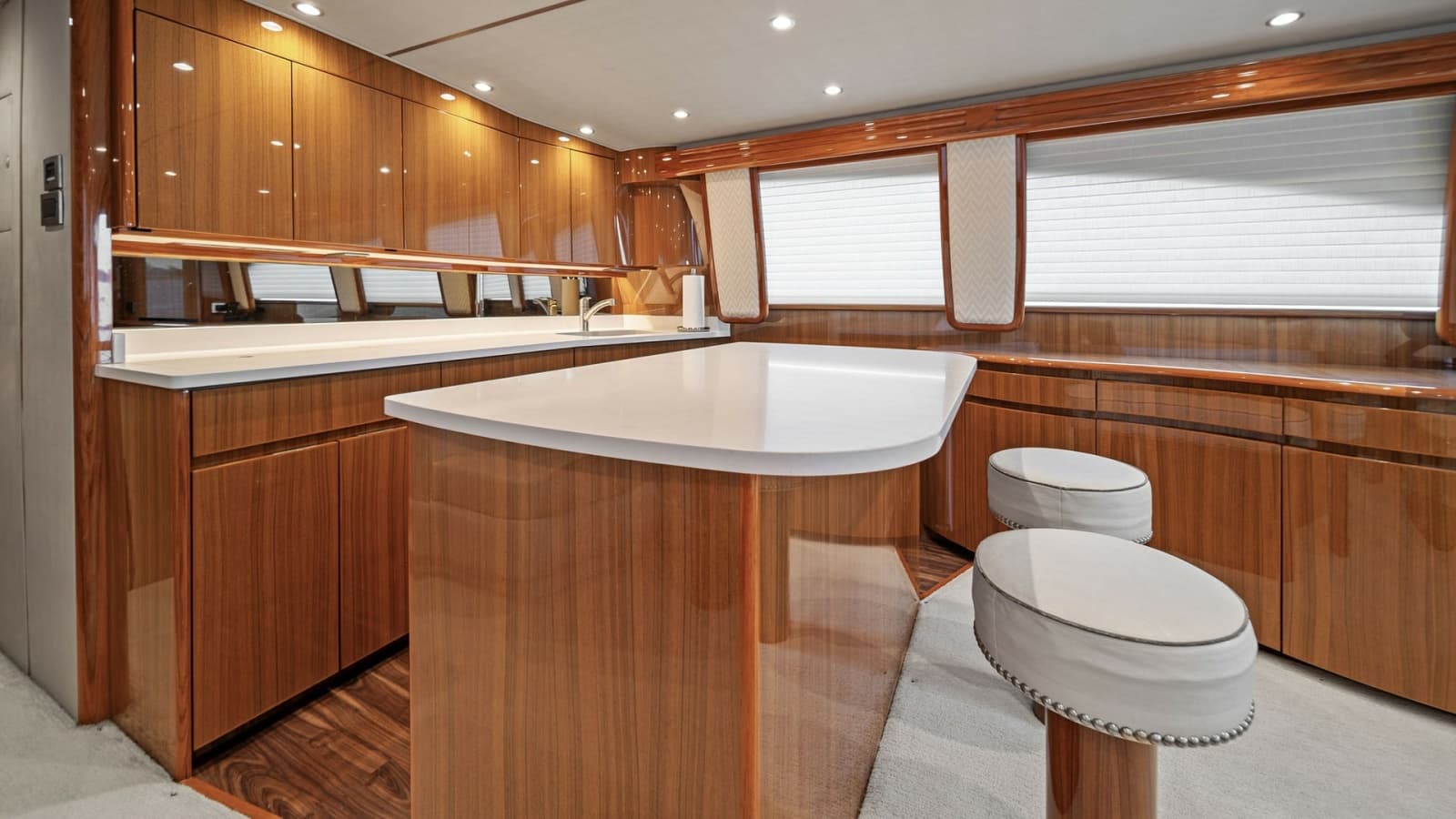 2015 Viking 55 Convertible - Photo 30