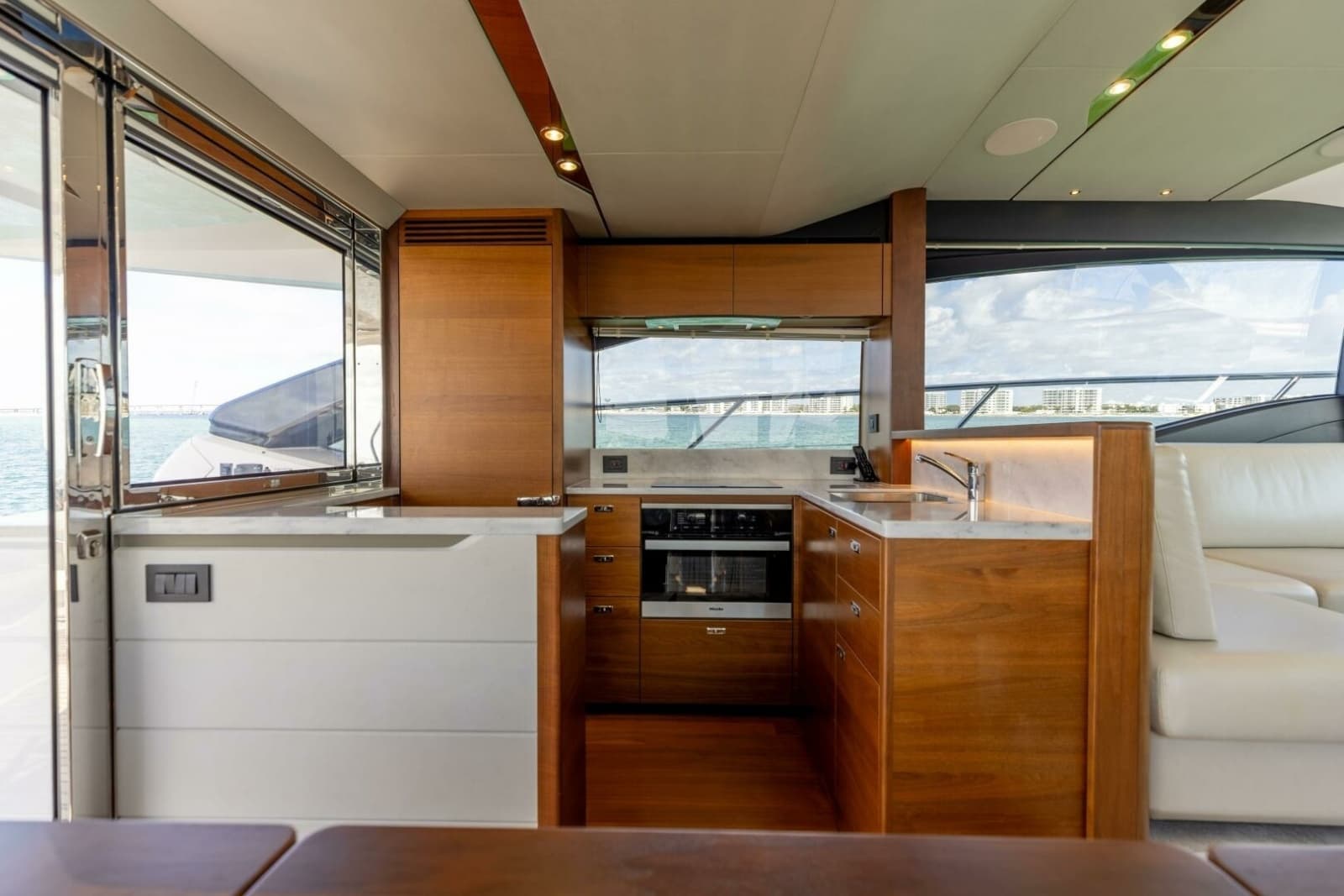 2019 Princess S65 - Photo 15