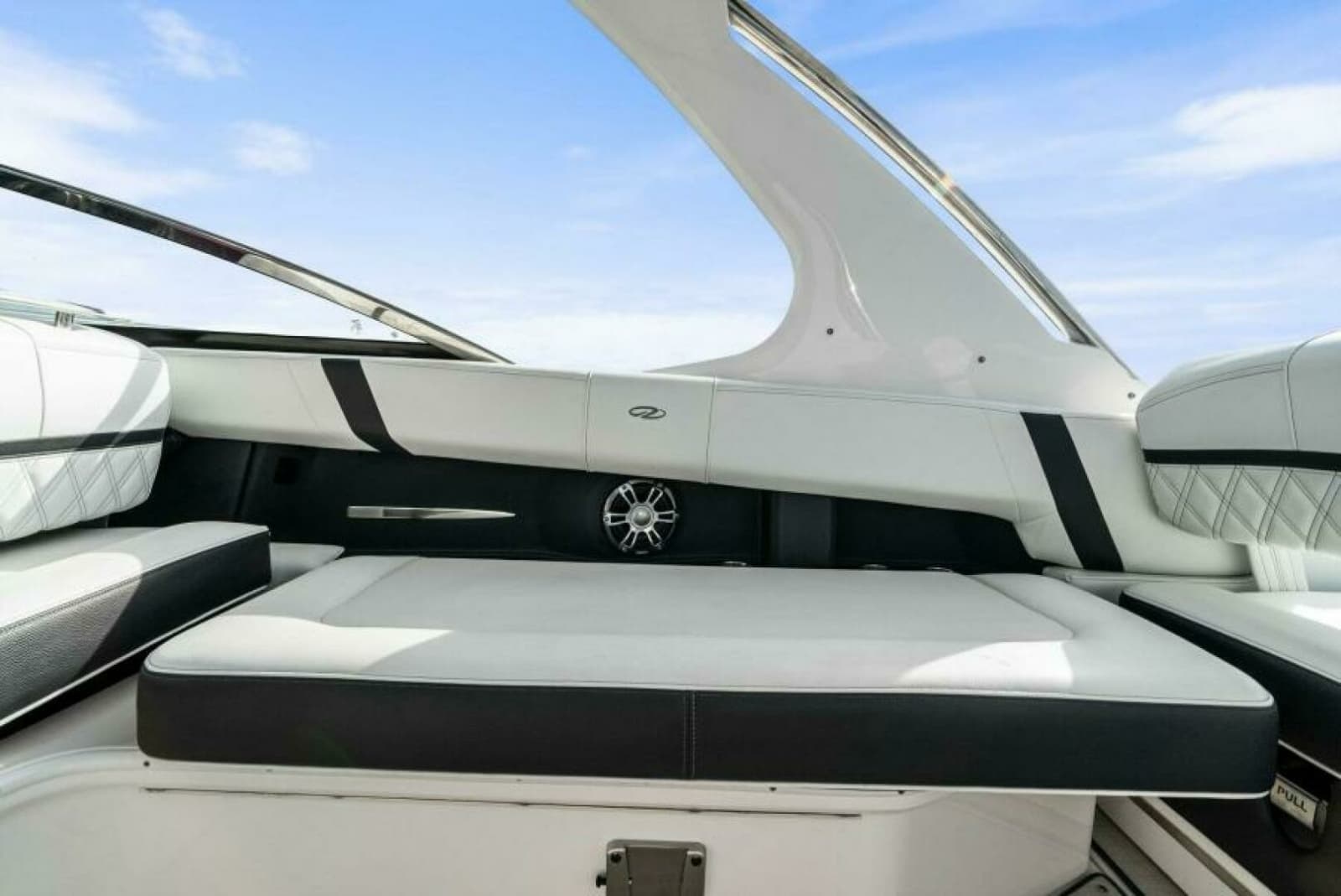 2023 Regal 29 OBX - Photo 10