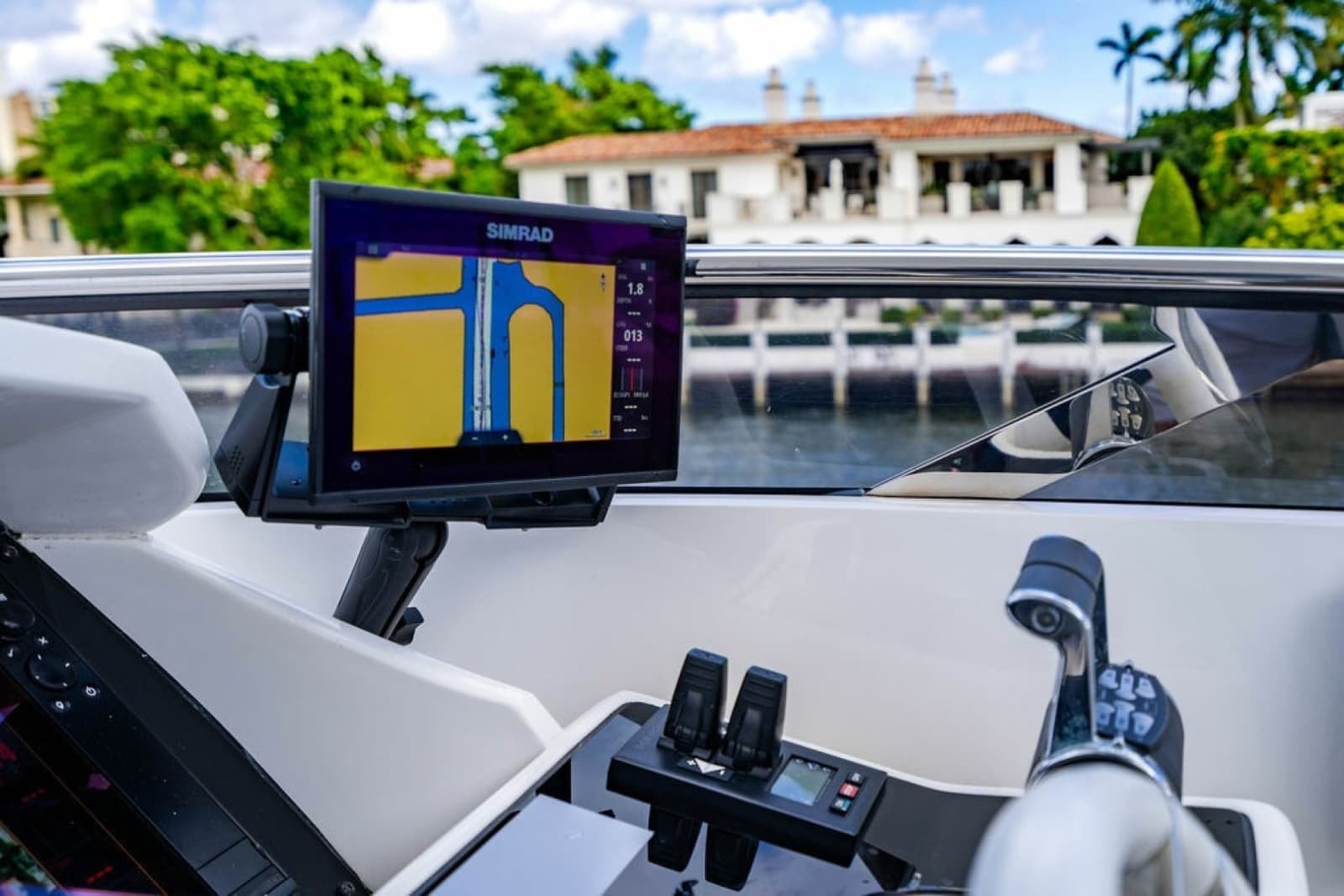 2019 Sunseeker 95 Motor Yacht - Photo 32