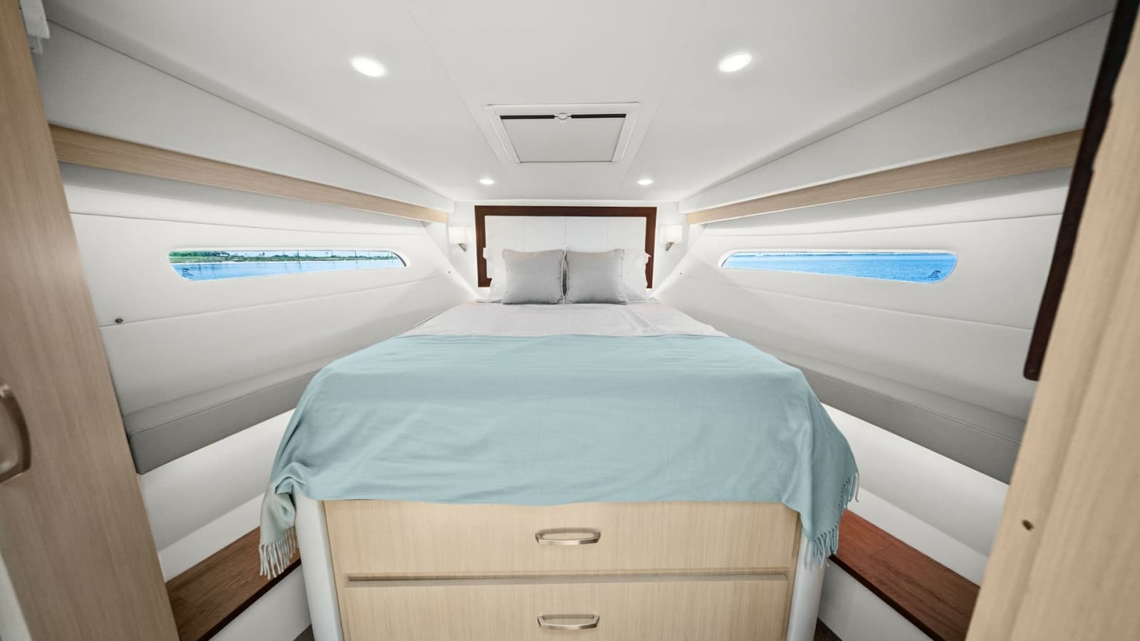 2025 Regal 38 XO - Photo 5