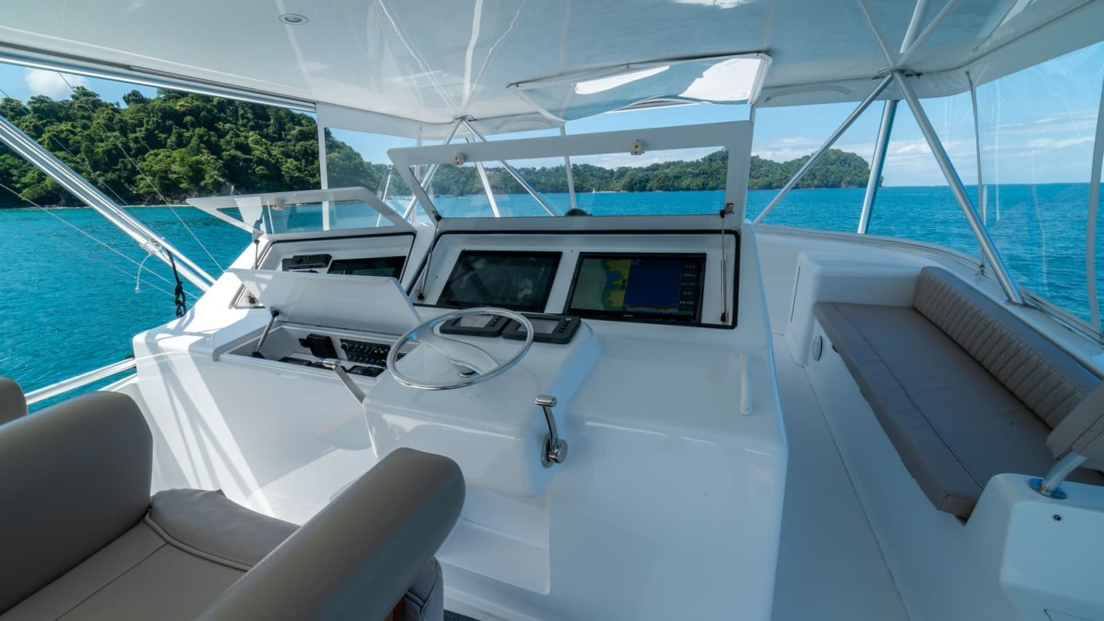 2001 Viking 61 Convertible - Photo 52