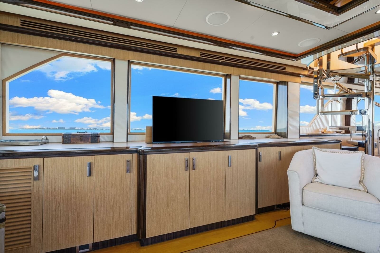 2010 Ocean Alexander 83 Motor Yacht - Photo 13