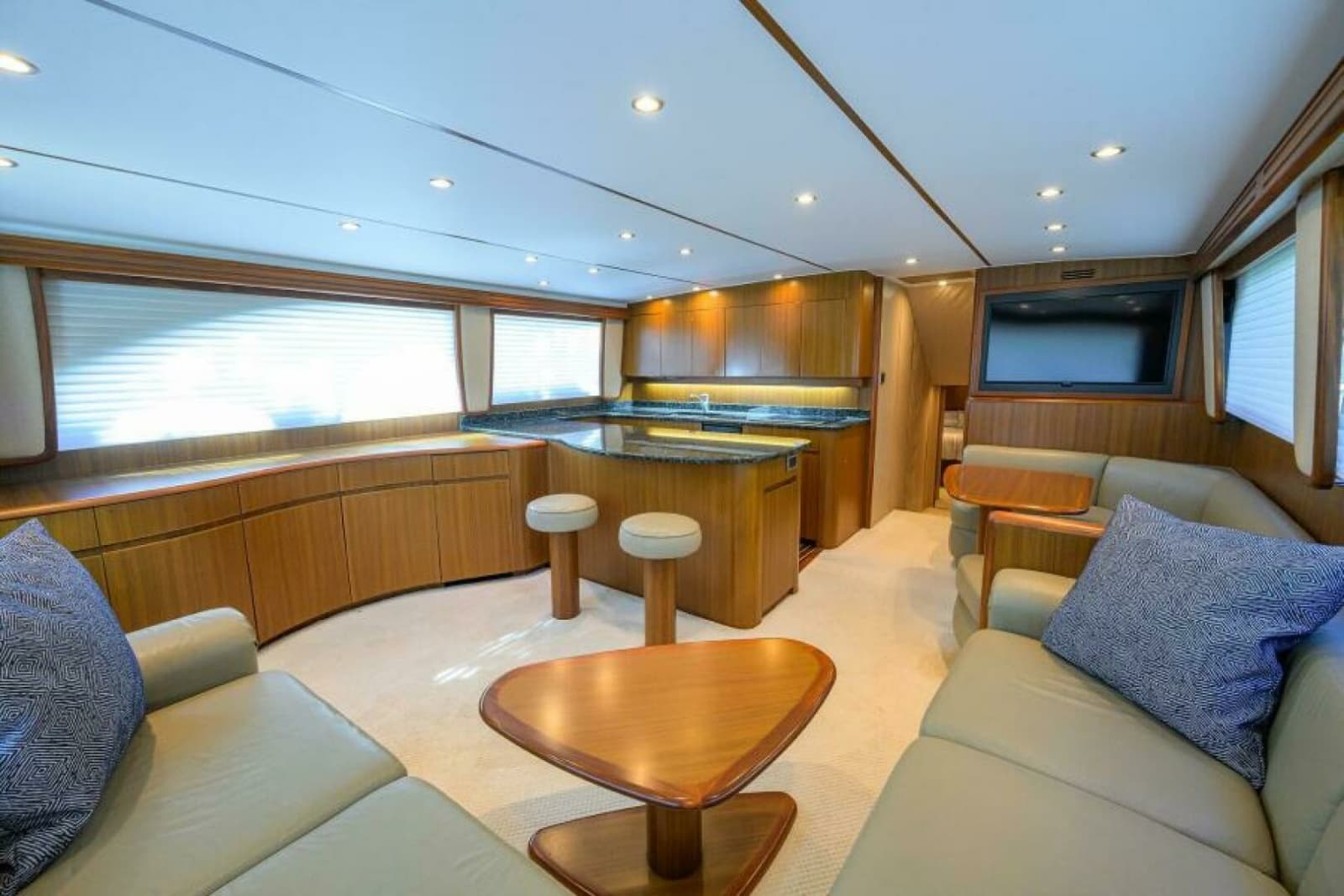 2008 Viking 60 Convertible - Photo 31