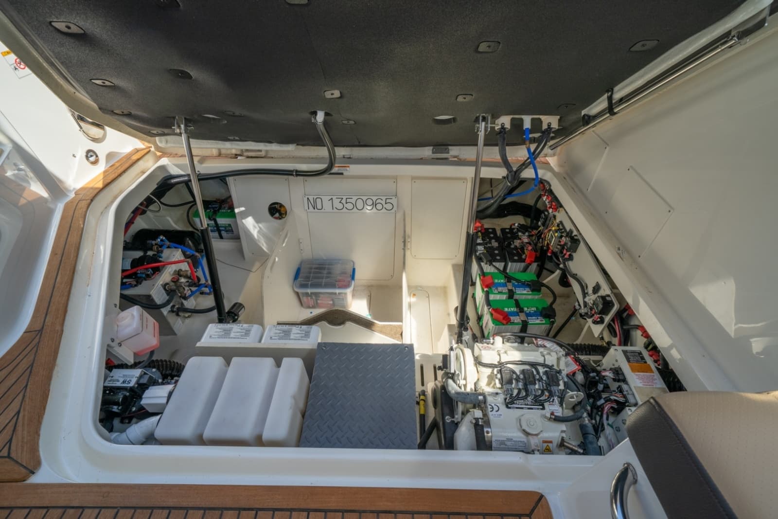 2025 Sea Ray 320 Sundancer - Photo 27