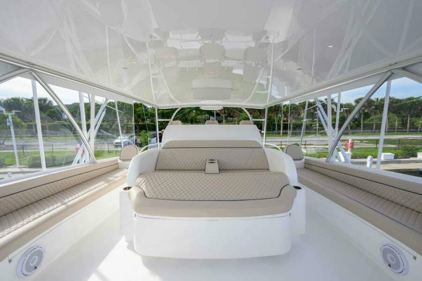 2024 Viking 80 Convertible - Photo 32