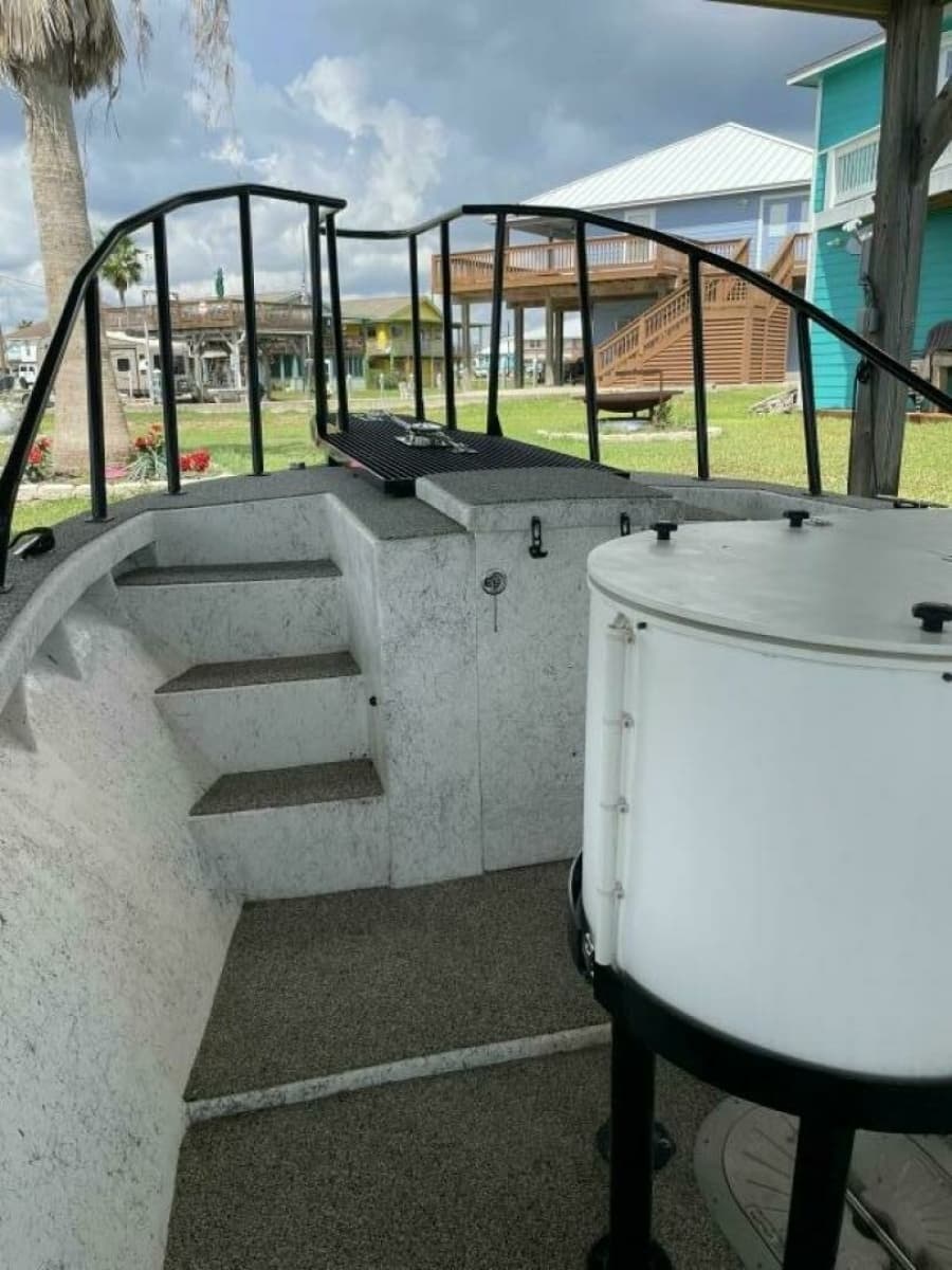 1997 Custom 31 Center Console - Photo 3