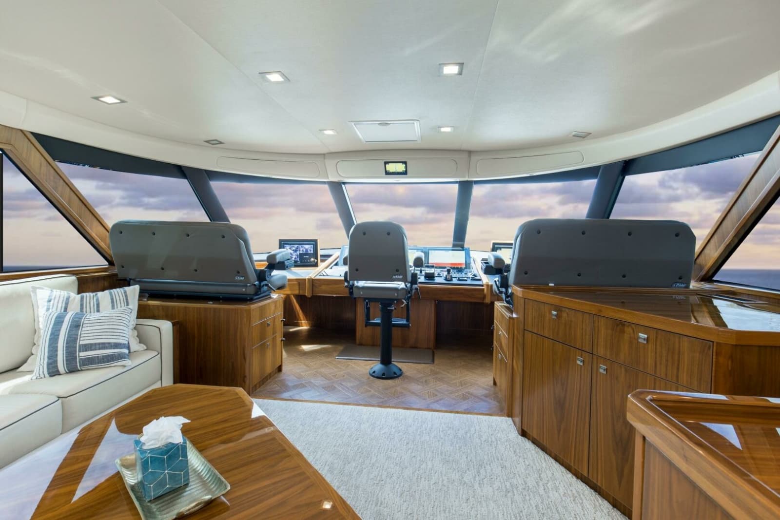 2016 Viking 92 Enclosed Bridge - Photo 3