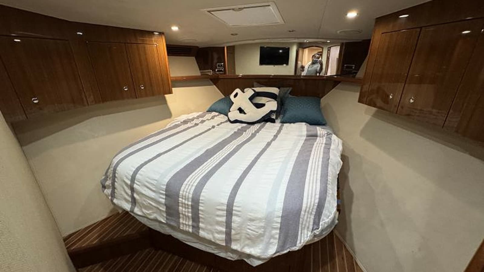 2007 Viking 74 Enclosed Bridge - Photo 12