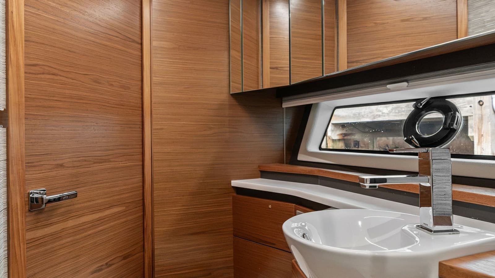 2025 Tiara Yachts 48LE - Photo 71