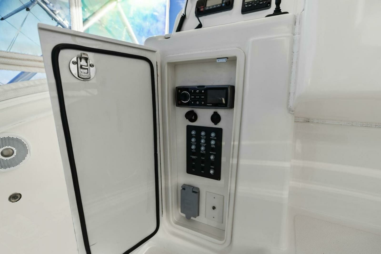 2013 Tiara Yachts 3900 Convertible - Photo 10