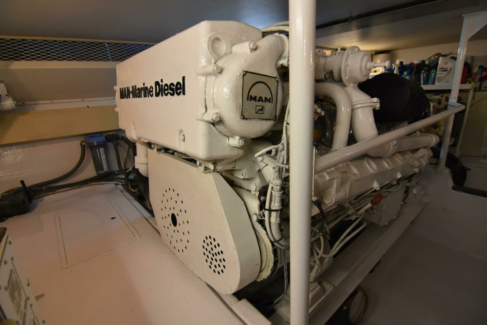 1999 Viking 58 Convertible - Photo 40