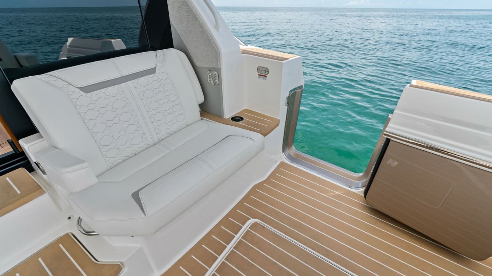 2025 Tiara Yachts 48LE - Photo 27
