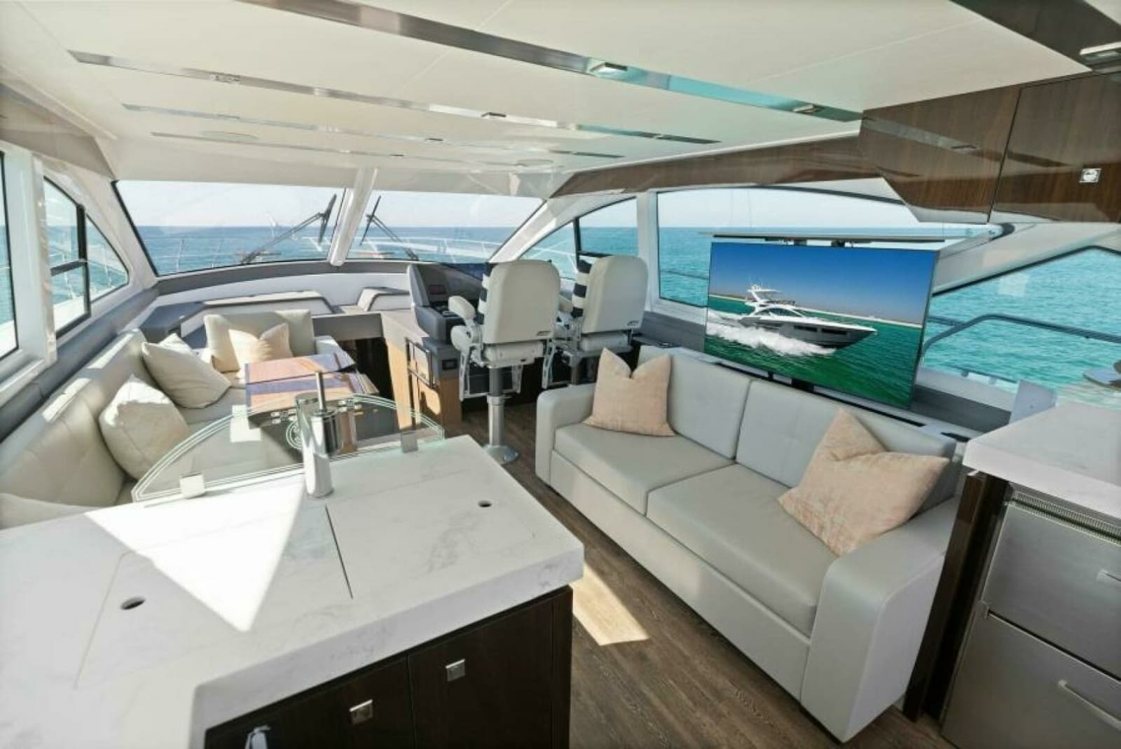 2023 Cruisers Yachts 60 Cantius Fly - Photo 4