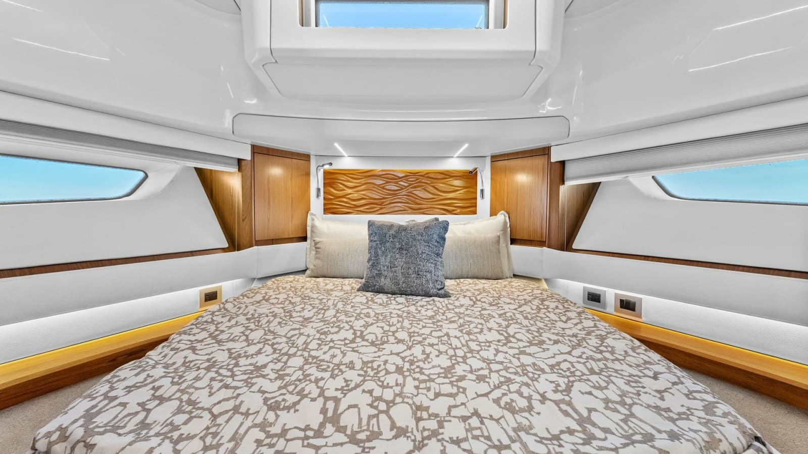2025 Tiara Yachts EX 60 - Photo 32