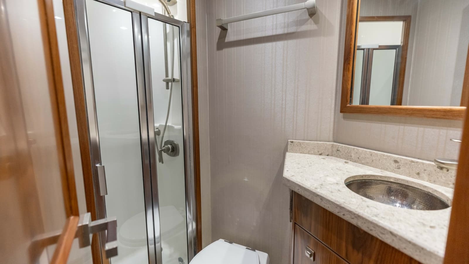 2018 Viking 72 Convertible - Photo 25