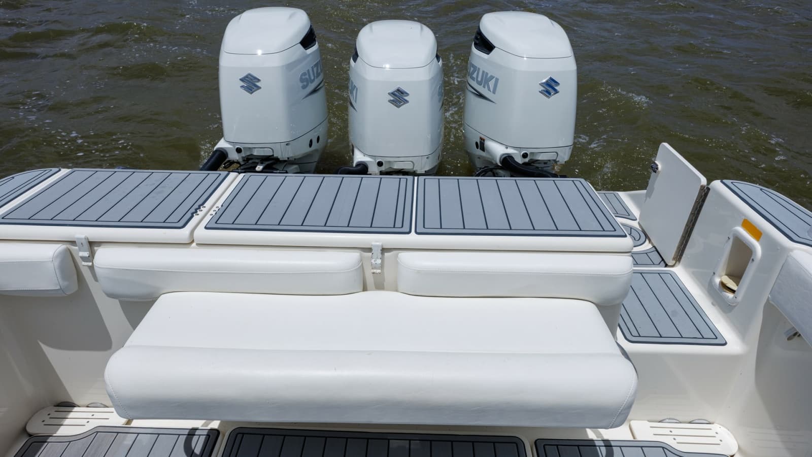2005 Triton 351 Center Console - Photo 15