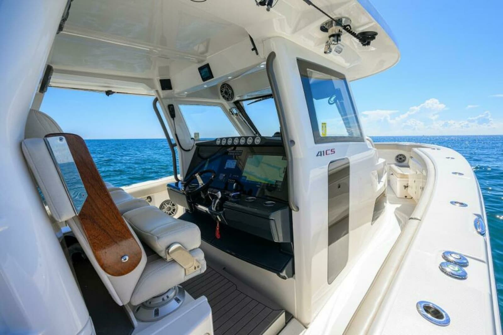 2021 Solace Center Console - Photo 21